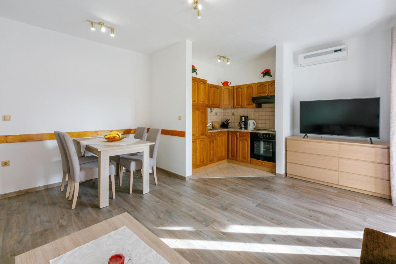 Apartments Kulas Novi Vinodolski Eksteriør billede