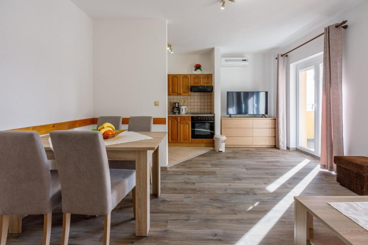 Apartments Kulas Novi Vinodolski Eksteriør billede